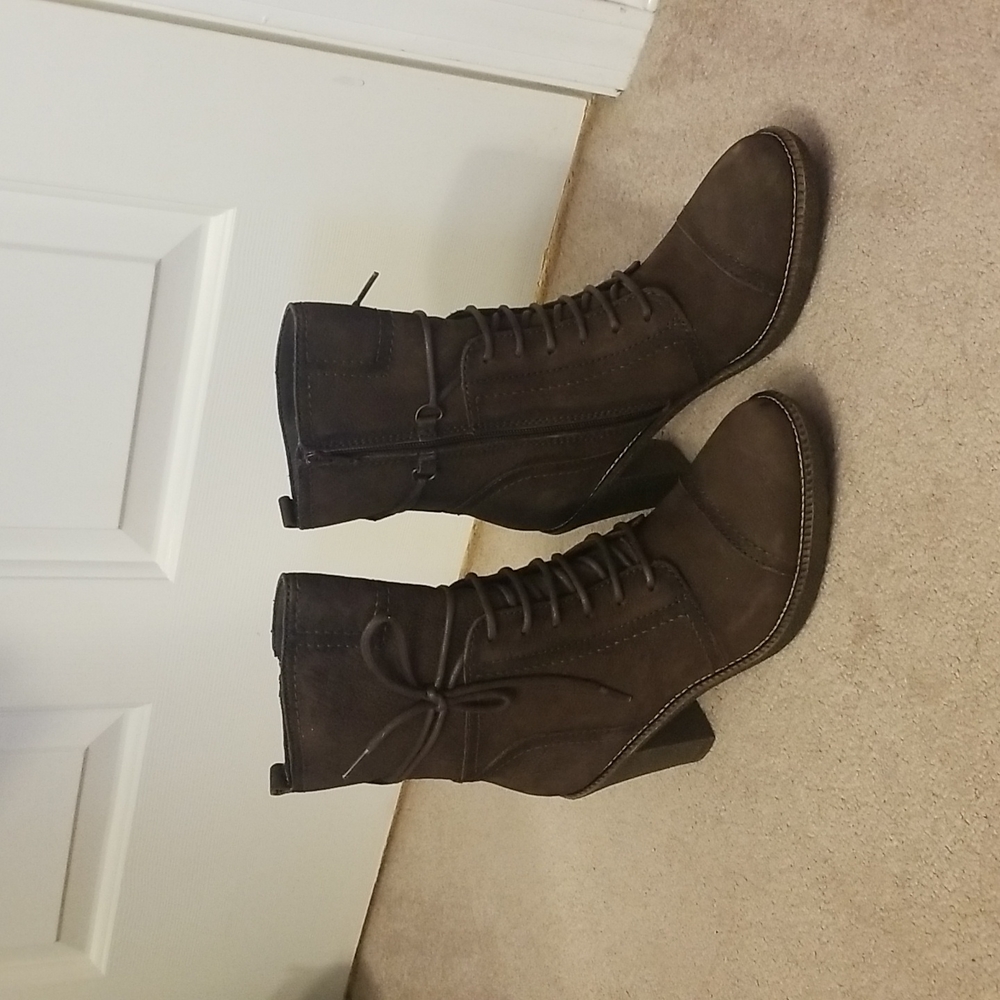 Boots 🧡💛 - Picture 2 of 5